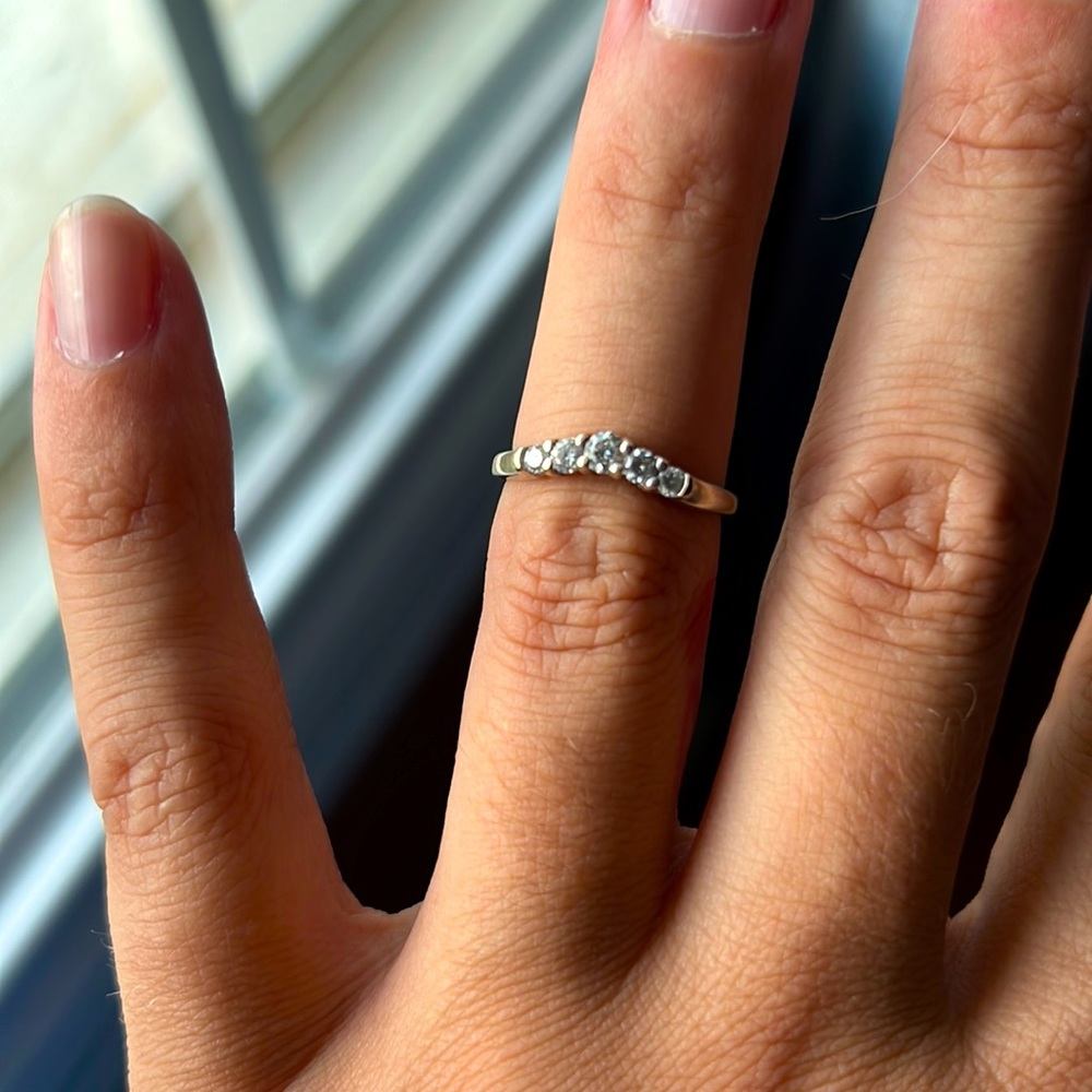 Curved wedding band